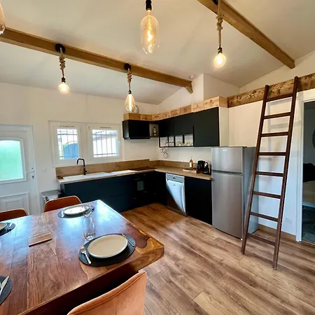 Holiday home Coup De Coeur Charmante Maison Aux Bois Mures *